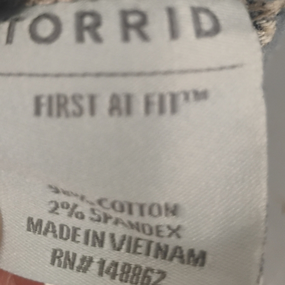 Torrid Cropped Womens Buttoned Denim Vest Sz 1 1X - Picture 3 of 6